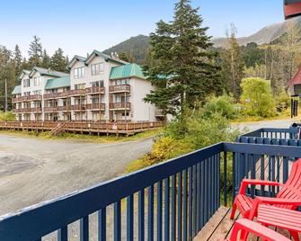 Condo in great location at base of the mountain, near hiking, skiing & biking - Girdwood - Balkon