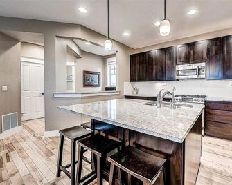 Stunning Central Park Home Next to Parks! - Denver - Cucina