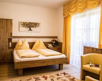 People's Hotel - Κάπρουν