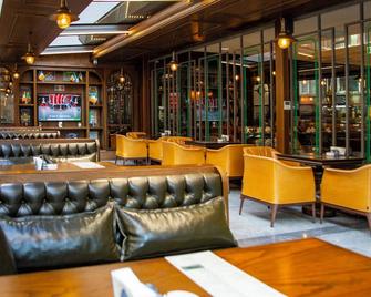 Days Inn by Wyndham Istanbul Bomonti - Istanbul - Bar