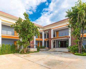 Barista Hotel - Uttaradit - Building