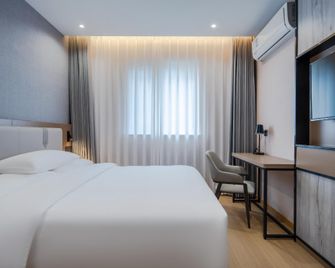 Elan Hotel Nanjing North Daqiao Road Red Sun Plaza - נאנז'ינג - חדר שינה