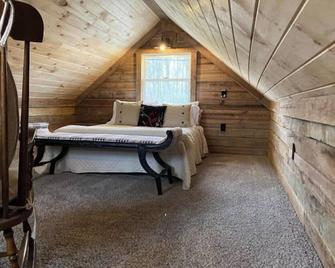 Gorgeous Carriage House! - Granville