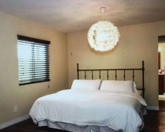 Home Away From Home! - El Cajon - Bedroom