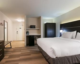 Holiday Inn Express & Suites Everett - Everett - Bedroom