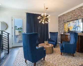 Downtown Tyler, Tx - Luxe Townhouse - Tyler - Living room
