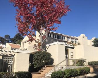 La Jolla/UTC, San Diego- Close to UCSD- room with private entrance and bathroom. - سان دييغو - مبنى