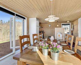 2 bedroom stunning home in Bryrup - Bryrup - Comedor