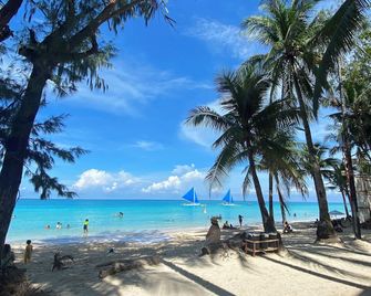 Nigi Nigi Too Beach Resort - Boracay - Ranta