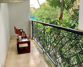 2 BRs, Quiet Bandra location, 3 balconies, Wifi - Mumbai - Balkon