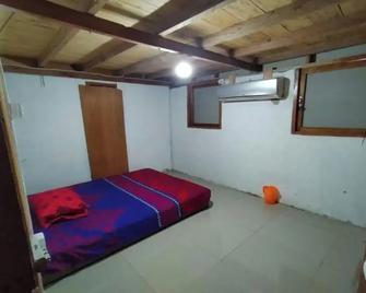 Express O 91702 Mandeh Homestay Syariah - Painan - Habitación