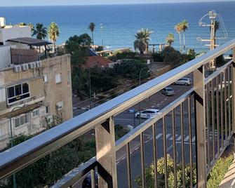 Kosher Apartment just a short walk to Sironit Beach. - Netanja