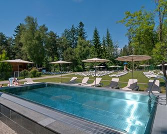 Naturel Hotels & Resorts Dorf Seeleitn - Faak am See - Piscina
