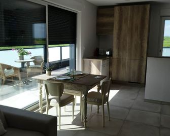 Between Kaysersberg Elected Favorite Village Of The French In 2017 And Riquewihr. - Bennwihr - Dining room