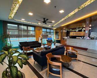 Hotel Adya Express Chenang - Pantai Cenang - Lobby