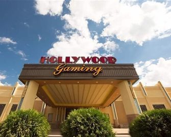 Holiday Inn Express & Suites Youngstown West - Austintown By IHG - Youngstown - Bygning