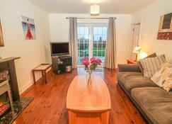 SEAGAZE, pet friendly, with a garden in Youghal, County Cork - Youghal - Living room