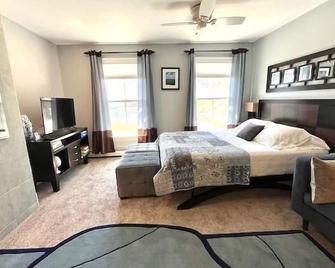 Apartment 2 - Stylish Studio Vacation Rental in Tannersville - Tannersville - Bedroom