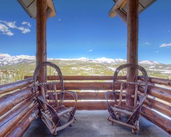 Ski-in/Ski-out w/Private Hot Tub & Pet Friendly in Moonlight - Saddle Ridge - Mountain Vista Chalet - Big Sky - Balkón
