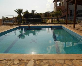 5' to the Libyan Sea, 5'' to the pool & gardens, and 0'' to the panorama view! - Frangokastello - Pool