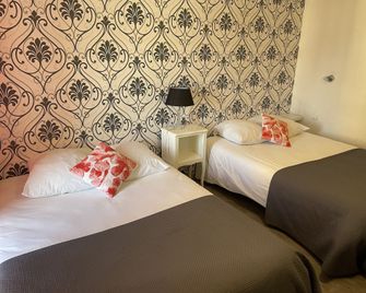 Hotel Au Chapon Fin - Poitiers - Habitación