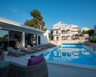 Apartmani Villa Lavanda I - Brodarica - Pool