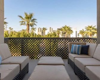 Up The Riv - Luxe Condo in Downtown Palm Springs! - 팜스프링스 - 발코니