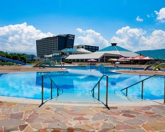 Hotel Hills Sarajevo Congress & Thermal Spa Resort - Sarajevo - Pool