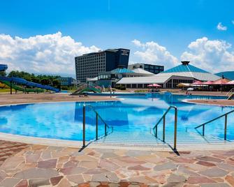 Hotel Hills Sarajevo Congress & Thermal Spa Resort - Sarajevo - Svømmebasseng