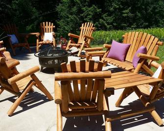Secluded Catskill Mountains Getaway Peaceful Nature Near Woodstook - West Shokan - Patio