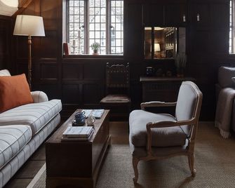 Sign of The Angel - Chippenham - Living room