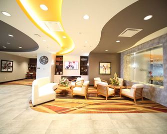 Wyndham Garden Edmonton Airport - Leduc - Lobby