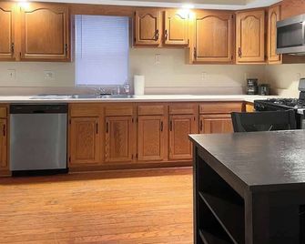 Ideal 2br 1ba Apartment Near Iup & More! - Indiana - Cocina