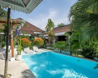 Lila Boutik Residence - North Kuta - Piscina