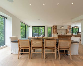 Twin Peaks - Luxury 5br Ski-In /Ski-Out - Morin-Heights - Dining room