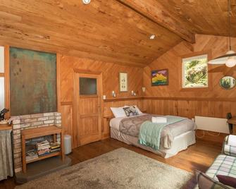 Cozy studio with outside bath tub - Punakaiki - Schlafzimmer