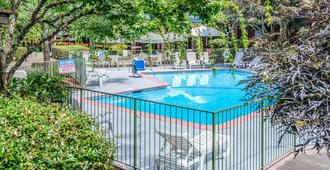 University Place Hotel and Conference Center - Portland - Pool
