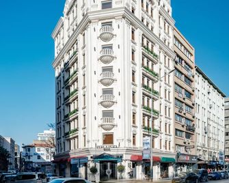 Perla Pura - Esmirna - Edificio
