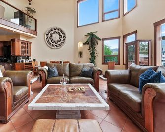 Casa Grande Inn - Penticton - Stue