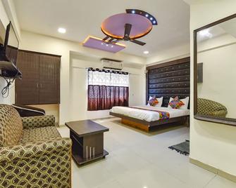 Fabhotel Crystal Inn II - Paldi Char Rasta - Ahmedabad - Habitación