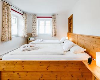 Feel close to the Allgäu mountains, Forggensee, 3 BR, smoke-free, wireless - Rosshaupten - Bedroom
