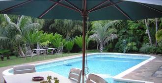 甘寧頓棕櫚酒店 - 東倫敦 - 東倫敦 - 游泳池