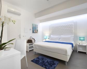 Hotel Tasso Suites & Spa - Sorrento - Bedroom