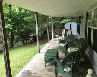 Private River Front w Pavilion, Fishing, Hiking, Private, Peaceful, Magical. - Sparta - Patio