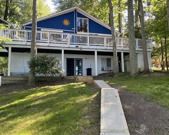 Waterfront Lower Level Private Entrance - Orange - Gebouw