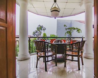 Hotel O Gayatri Residence - Jakarta - Balcony