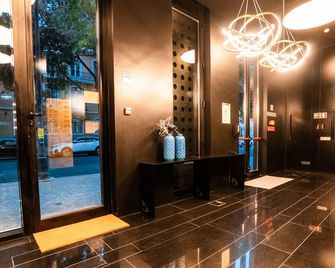Hills Hotel Lisboa - Lisbon - Front desk