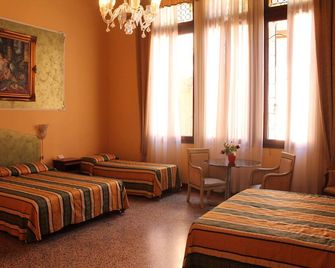Lion Morosini Palace - Venice - Bedroom
