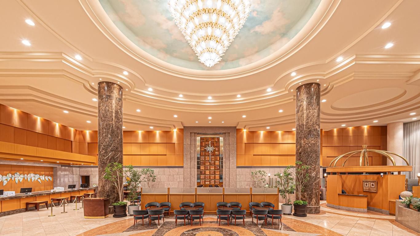 إيه إ إيه كراوان بلازا توياما باي آيتش جي