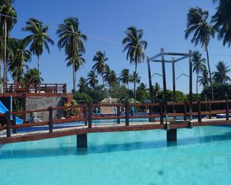 Hana-Natsu Resorts Pool & Hotel - Morong - Piscina